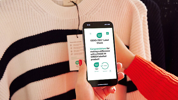 Result page showing the validity of a MADE IN GREEN certified jumper in the Label Check